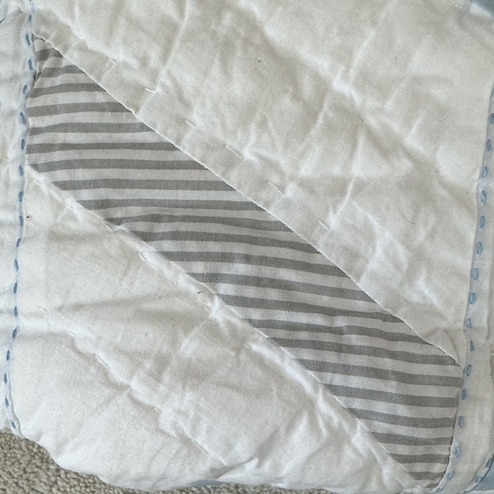 NWT Pottery Barn Baby Quilted Blanket in Light Blue, White & Grey - Picture 6 of 7